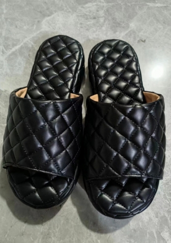 (Real Image)2024 Styles Women Thick-soled Solid Color Chanel-Style Geometric Grid Slip-On Sandals